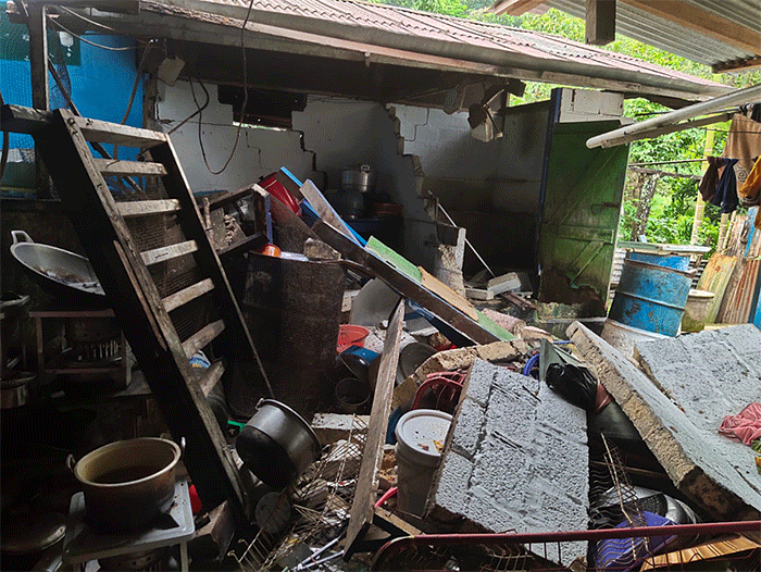 Sebanyak empat warga meninggal dunia setelah terdampak gempa bumi 5.4 SR yang terjadi di Kota Jayapura, Papua, Kamis (9/2/2023).