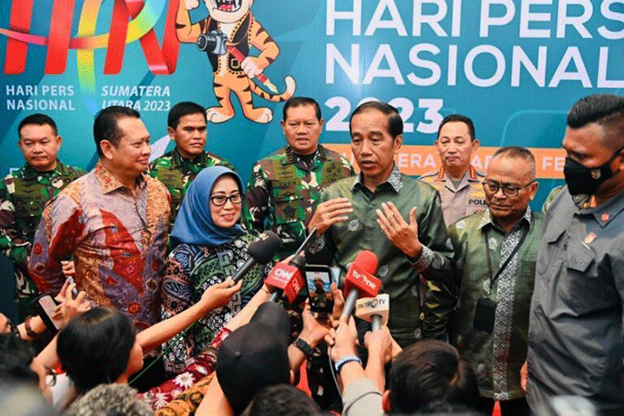 Presiden Joko Widodo memberikan sambutannya pada Puncak Peringatan Hari Pers Nasional Tahun 2023 di Gedung Serbaguna Pemerintah Provinsi Sumatra Utara.