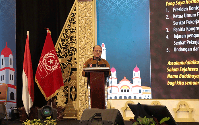 Sekretaris Jenderal Kementerian Ketenagakerjaan, Anwar Sanusi memberikan paparannya saat membuka Kongres III SP BUMN di Semarang, Rabu (8/2/2023).