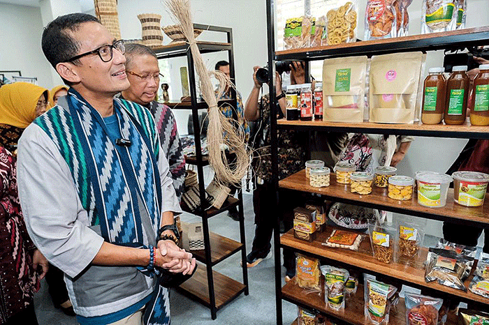 Menparekraf Sandiaga Salahuddin Uno saat menghadiri acara Pelatihan Pelaku Ekonomi Kreatif Pemula dan Peluncuran Calendar of Event Kalbar 2023.