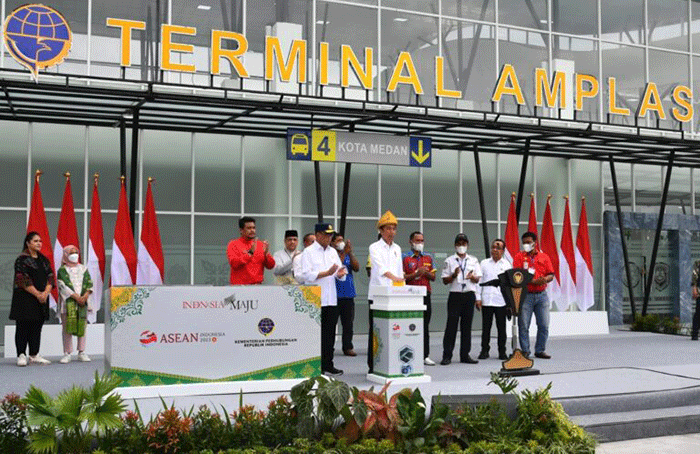 Presiden Joko Widodo meresmikan dua terminal di Provinsi Sumatra Utara (Sumut), di Terminal Amplas, Kota Medan, Kamis (9/2/2023).