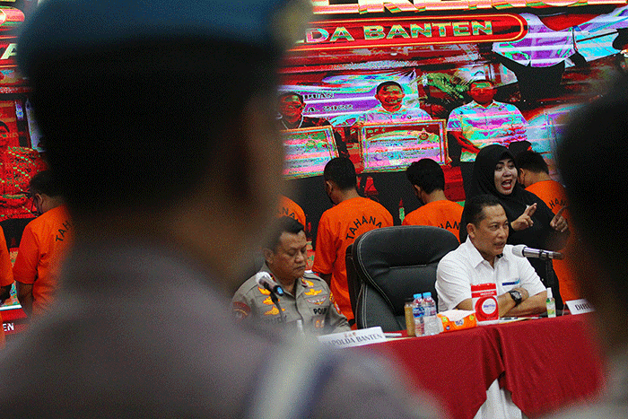 Rilis kasus dugaan penyimpangan distribusi beras impor milik Bulog di Polda Banten, Serang, Banten, Jumat (10/2/2023).