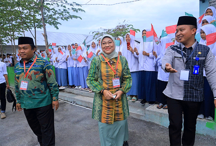 Wakil Presiden KH Ma’ruf Amin meresmikan sebanyak 846 Balai Latihan Kerja Komunitas (BLKK) Tahun 2022 di Yayasan Ponpes Manhalul Ma`arif Darek, Lombok Tengah.