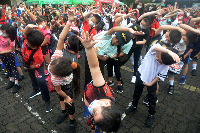 Ratusan siswa dan orang tua meramaikan kegiatan Family Gathering SD Marsudirini Semarang, di halaman sekolah setempat, Sabtu (11/2/2023).