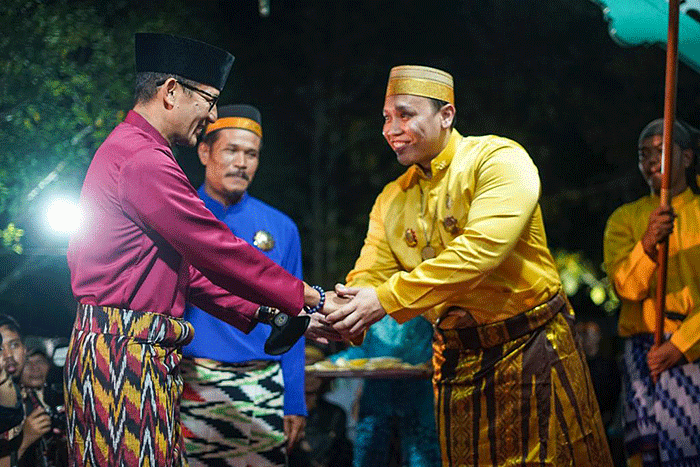 Menteri Pariwisata dan Ekonomi Kreatif (Menparekraf) Sandiaga Salahuddin Uno dianugerahi gelar Pangeran Nata Yasa Wangsa oleh Kerajaan Mempawah.