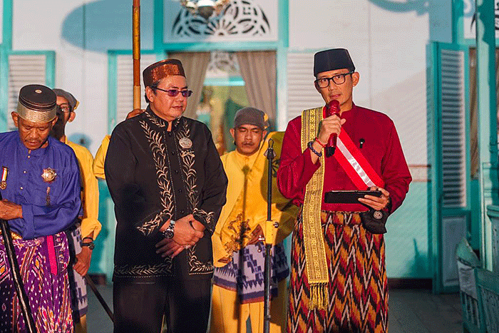 Menteri Pariwisata dan Ekonomi Kreatif (Menparekraf) Sandiaga Salahuddin Uno dianugerahi gelar Pangeran Nata Yasa Wangsa oleh Kerajaan Mempawah.