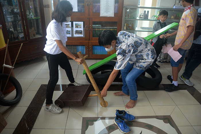 Tarian tradisional yang ditampilkan para siswa menyemarakkan kegiatan KD Pro 2023 di Kampus Kebon Dalem Sambiroto, Semarang, Jawa Tengah.