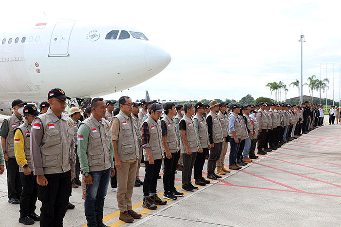Kepala BNPB Letjen TNI Suharyanto memimpin pelepasan bantuan kemanusiaan Indonesia tahap kedua menuju Turkiye di Lanud Halim Perdanakusuma, Jakarta.