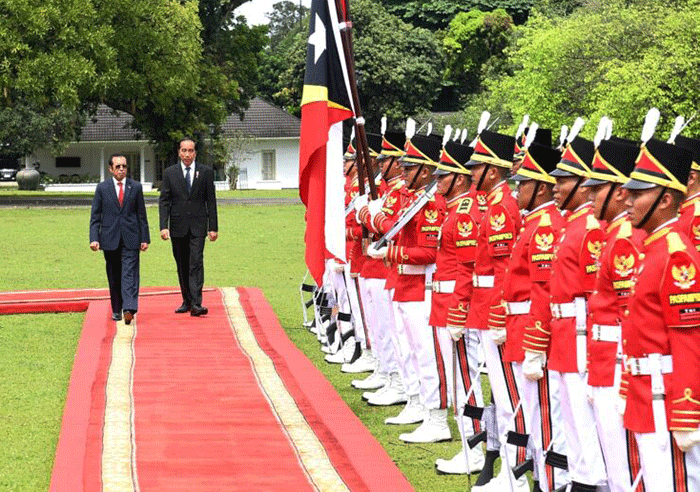 Presiden Joko Widodo menyambut kunjungan resmi Perdana Menteri (PM) Republik Demokratik Timor Leste, Taur Matan Ruak, di Istana Kepresidenan Bogor.