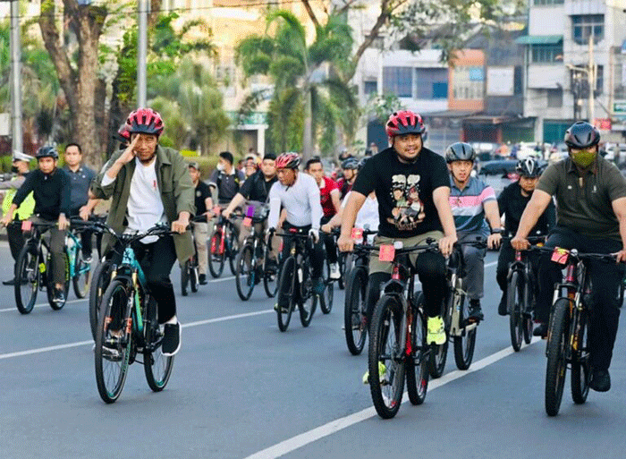 Presiden Joko Widodo mengecek penataan Kota Medan, Provinsi Sumatra Utara, Minggu (12/2/2023).