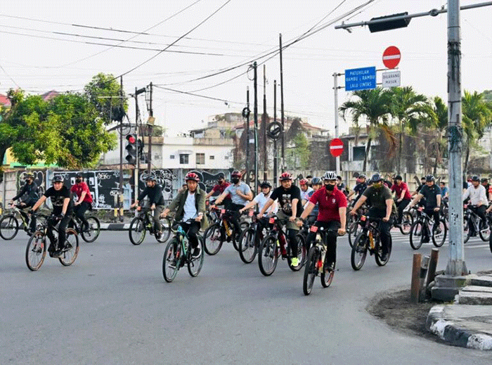 Presiden Joko Widodo mengecek penataan Kota Medan, Provinsi Sumatra Utara, Minggu (12/2/2023).
