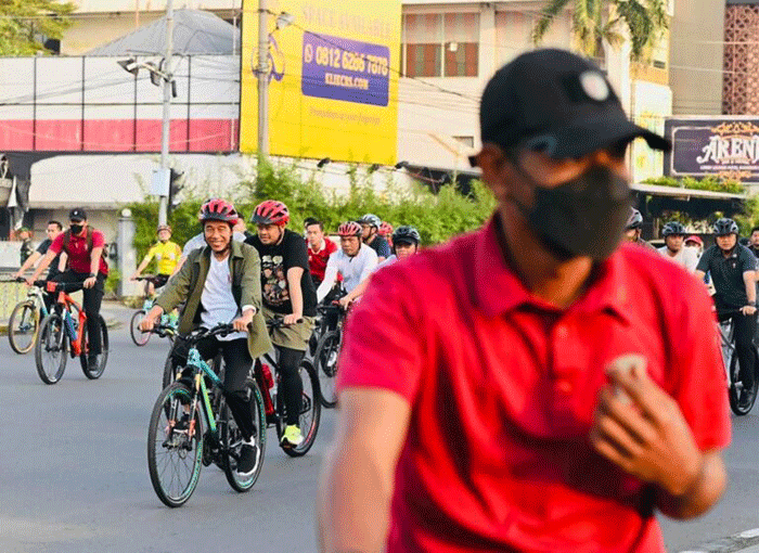 Presiden Joko Widodo mengecek penataan Kota Medan, Provinsi Sumatra Utara, Minggu (12/2/2023).