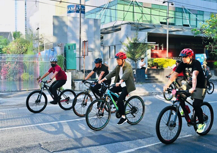 Presiden Joko Widodo mengecek penataan Kota Medan, Provinsi Sumatra Utara, Minggu (12/2/2023).