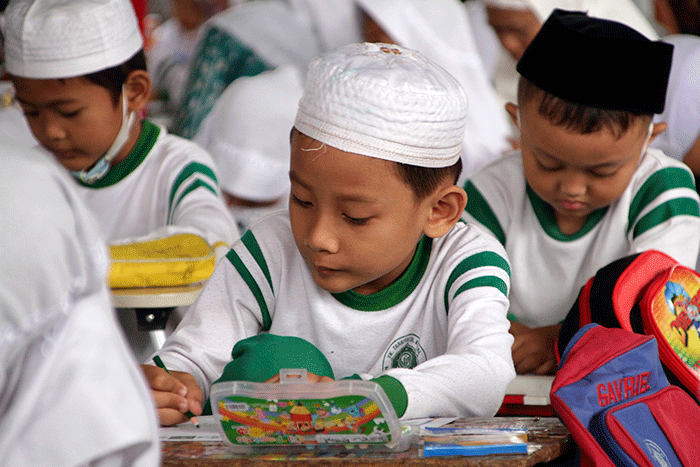 Sebanyak 2.300 Siswa Paud dan TK se-Kota Semarang meramaikan kegiatan lomba mewarnai logo logo Nahdlatul Ulama di Lapangan Pancasila Simpang Lima.