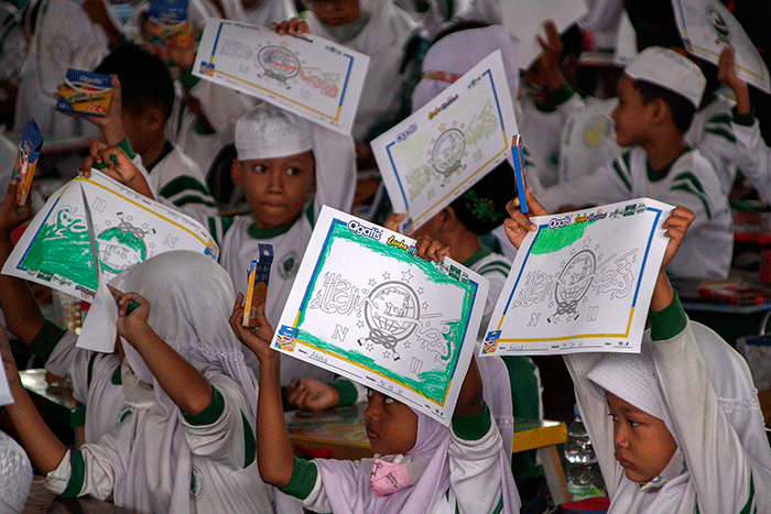 Sebanyak 2.300 Siswa Paud dan TK se-Kota Semarang meramaikan kegiatan lomba mewarnai logo logo Nahdlatul Ulama di Lapangan Pancasila Simpang Lima.