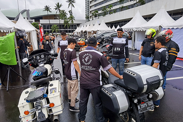 Para Peserta berbagai komunitas di kalangan sepeda motor besar mengikuti Safety & Skill Couching dan Contest Gymkhana & Rodeo di Kompleks Parlemen.