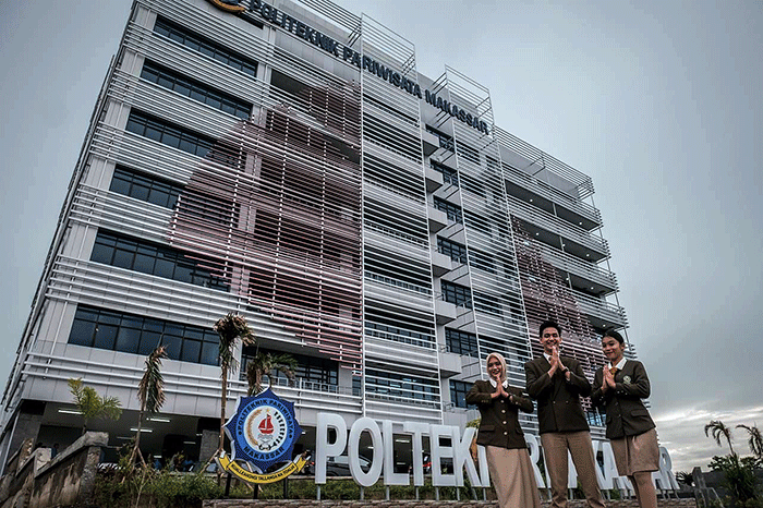 Menparekraf Sandiaga Salahuddin Uno dalam peluncuran program PMB-Poltekpar di sela-sela 