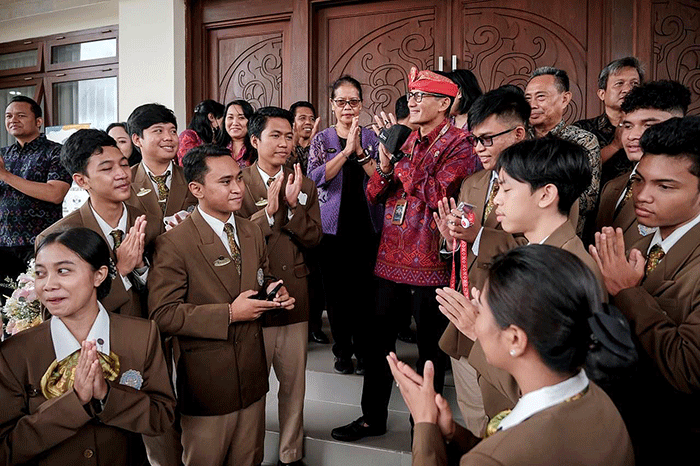 Menparekraf Sandiaga Salahuddin Uno dalam peluncuran program PMB-Poltekpar di sela-sela 