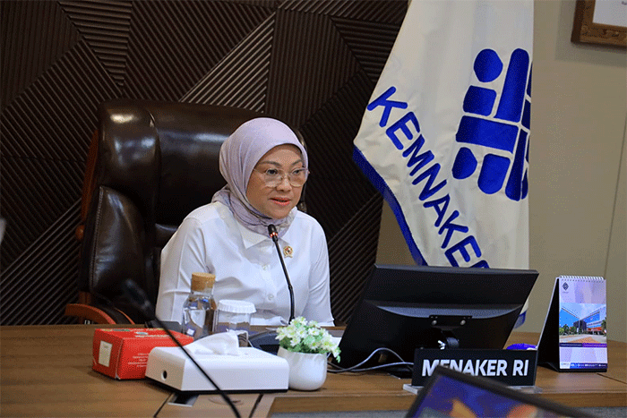 Menteri Ketenagakerjaan Ida Fauziyah saat menerima courtesy visit CEO WCC Group, Jan Jensen, di Kantor Kemnaker, Jakarta, Senin (13/2/2023).