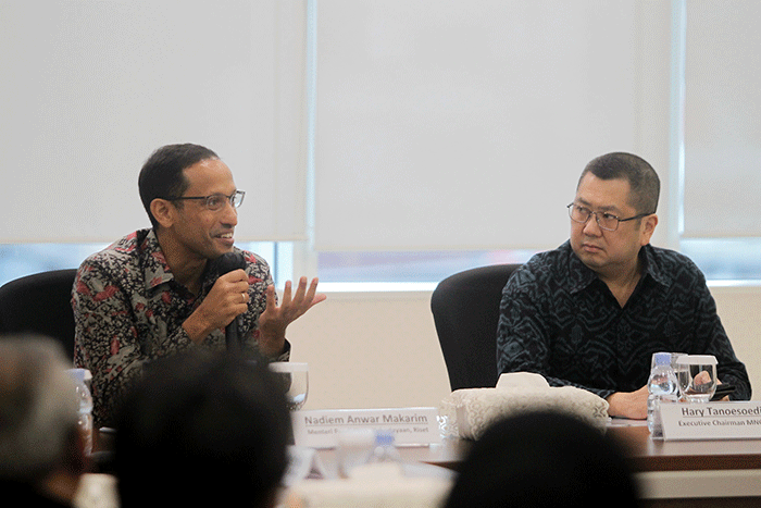 Executive Chairman MNC Group Hary Tanoesodibjo (kanan) menerima kunjungan Menteri Pendidikan, Kebudayaan, Riset, dan Teknologi Nadiem Anwar Makarim.