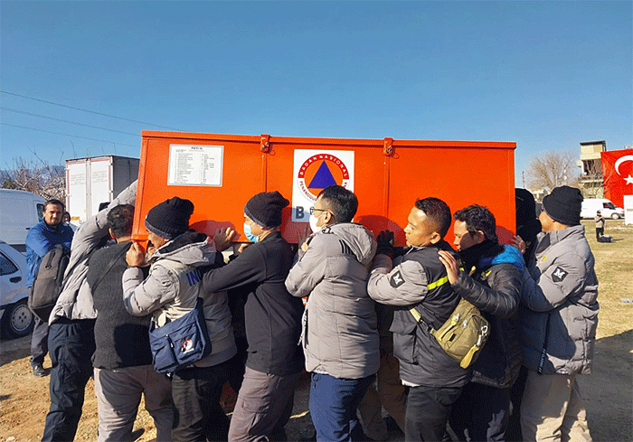 Tim Kemanusiaan Indonesia yang terdiri dari BNPB dan emergency medical team (EMT) melakukan persiapan untuk pengaktifan pelayanan medis.
