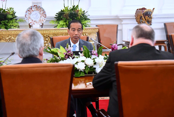 Presiden Joko Widodo menerima Presiden World Water Council, Loic Fauchon, dan delegasi di Istana Merdeka, Jakarta, Rabu  (15/2/2023).