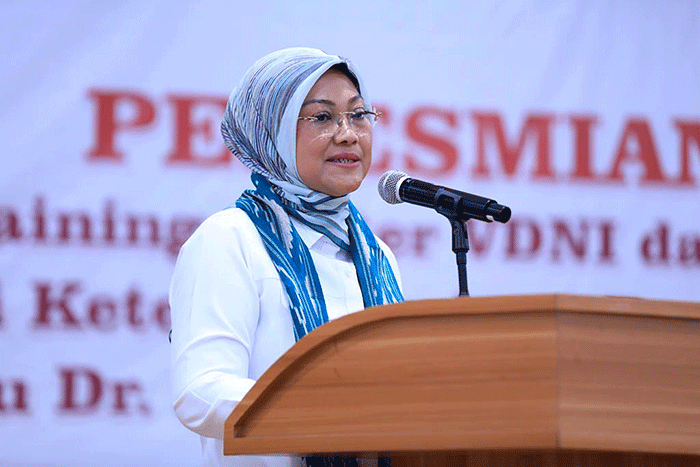 Menaker Ida Fauziyah melakukan kunjungan lapangan ke Kawasan Industri PT Virtue Dragon Nickel Industry (VDNI) dan PT Obsidian Stainless Steel (OSS).
