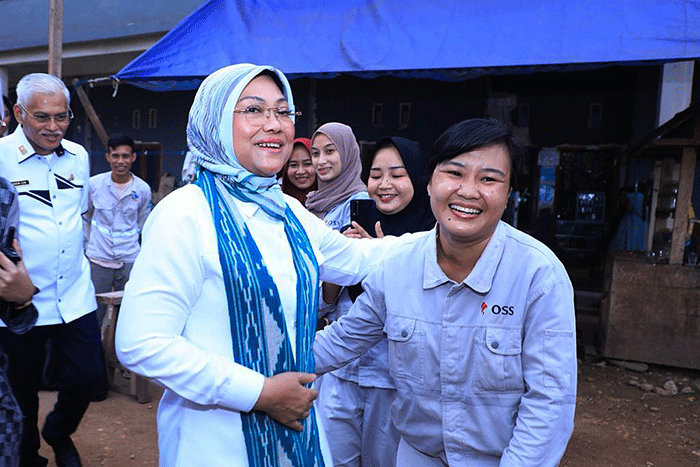 Menaker Ida Fauziyah melakukan kunjungan lapangan ke Kawasan Industri PT Virtue Dragon Nickel Industry (VDNI) dan PT Obsidian Stainless Steel (OSS).