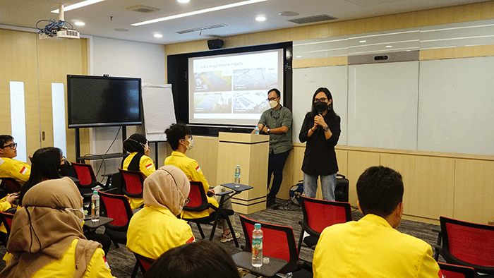 Group Head of Marketing SUN Anggita Pradipta saat memperkenalkan SUN Energy sebagai perusahaan pengembang energi surya di Indonesia.
