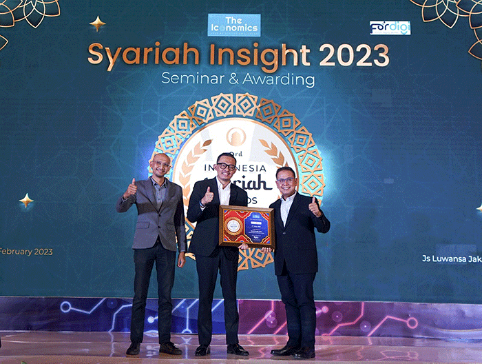 Top Sharia Business Unit in KBMI 2 Category yang diselenggarakan oleh The Iconomics, pada gelaran 3rd Indonesia Syariah Awards 2023 di Jakarta.
