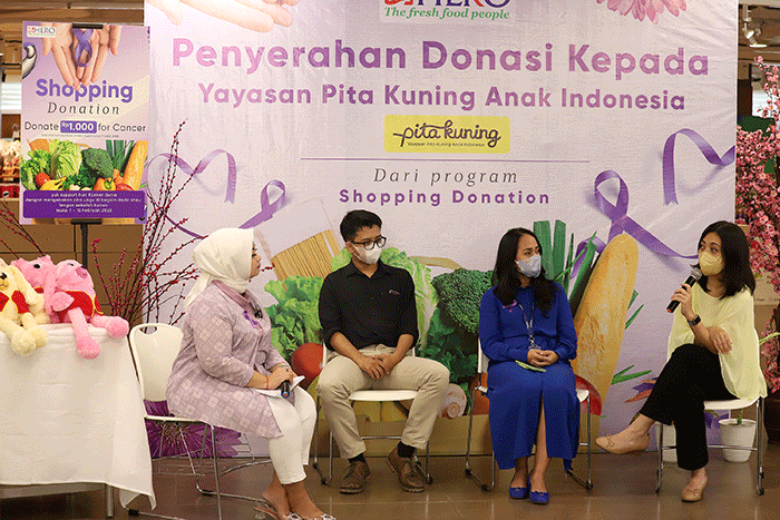 Cancer Talk & Donasi Hero Supermarket untuk Yayasan Pita Kuning, di Jakarta, Jumat (17/2/2023).