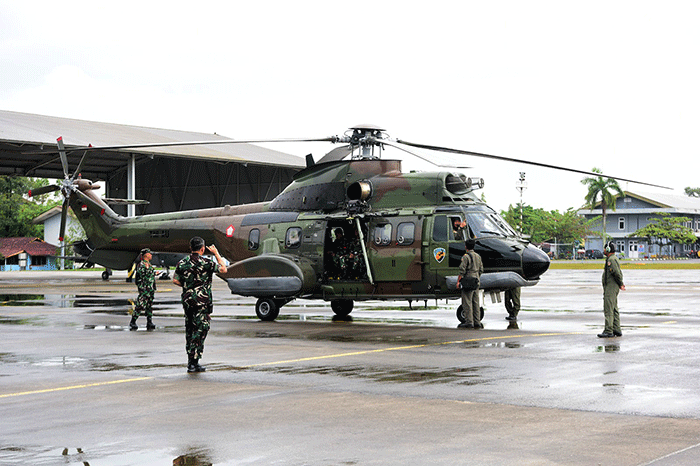 TNI AU, mengerahkan satu Helikopter NAS-332 Super Puma, untuk membantu pencarian dan pertolongan (SAR) Helikopter Polda Jambi.