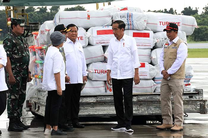 Presiden Joko Widodo secara resmi melepas bantuan kemanusiaan yang dikirimkan oleh pemerintah Indonesia untuk korban bencana gempa di Turki dan Suriah.