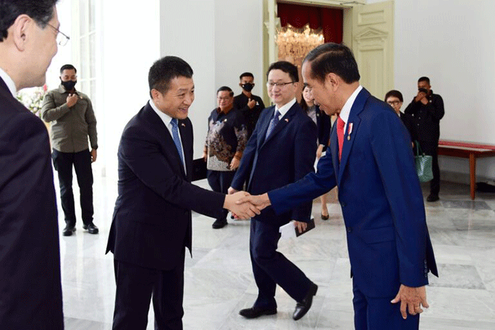 Presiden Joko Widodo menerima kunjungan kehormatan Menteri Luar Negeri (Menlu) Republik Rakyat Tiongkok (RRT) Qin Gang di Istana Merdeka Jakarta.