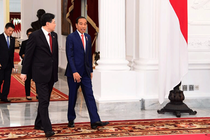 Presiden Joko Widodo menerima kunjungan kehormatan Menteri Luar Negeri (Menlu) Republik Rakyat Tiongkok (RRT) Qin Gang di Istana Merdeka Jakarta.