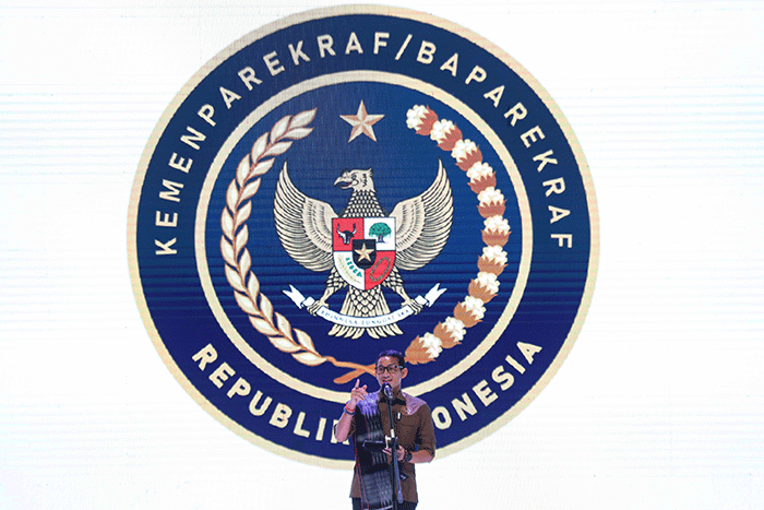(Menparekraf Sandiaga Uno memberikan sambutan saat Opening Ceremony Indonesia Fashion Week (IFW) 2023 di Jakarta Convention Center, Jakarta, Rabu (22/2/2023).