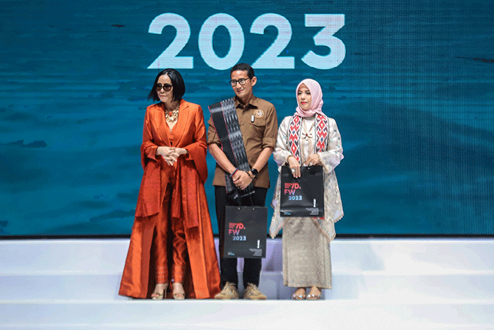 (Menparekraf Sandiaga Uno memberikan sambutan saat Opening Ceremony Indonesia Fashion Week (IFW) 2023 di Jakarta Convention Center, Jakarta, Rabu (22/2/2023).
