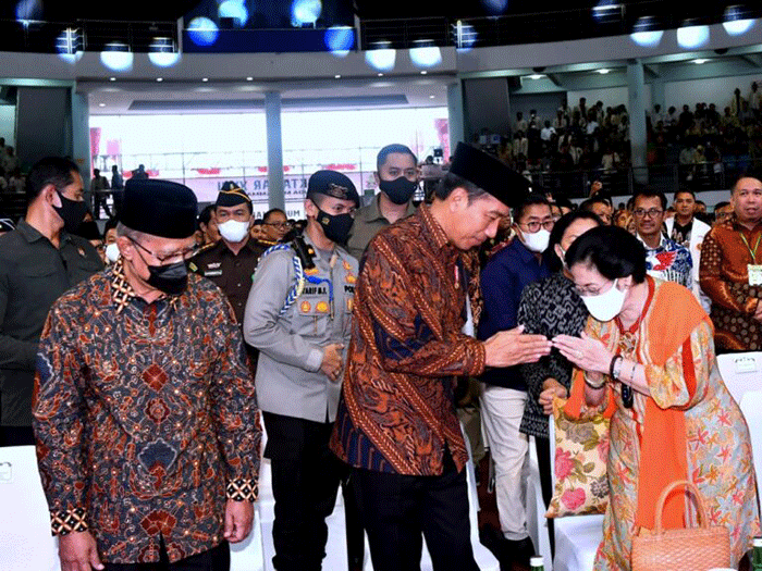 Presiden Joko Widodo memberikan paparannya saat membuka secara resmi Muktamar ke-XVIII Pengurus Pusat (PP) Pemuda Muhammadiyah.
