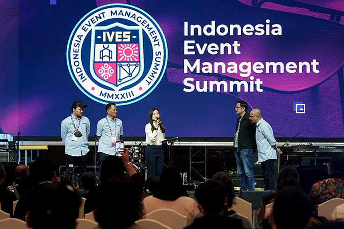 Wamenparekraf Angela Tanoesoedibjo saat menghadiri acara “Indonesia Event Management Summit (IVES) 2023 di Jakarta Convention Center, Rabu (22/2/2023).