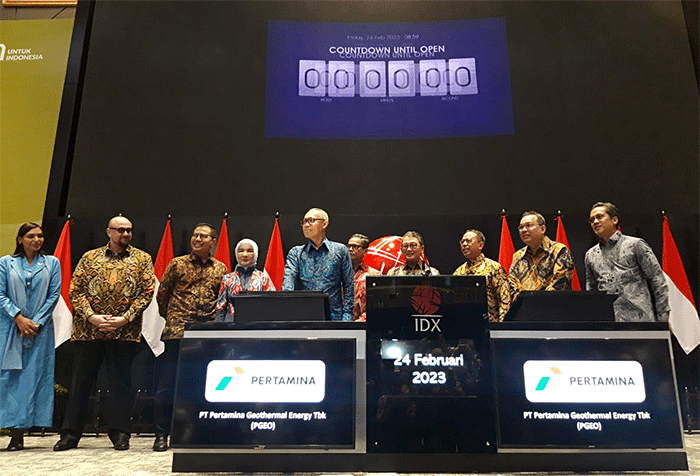 Pada hari ini telah resmi mencatatkan sahamnya untuk diperdagangkan di Papan Utama Bursa Efek Indonesia (“BEI”) dengan kode saham PGEO.