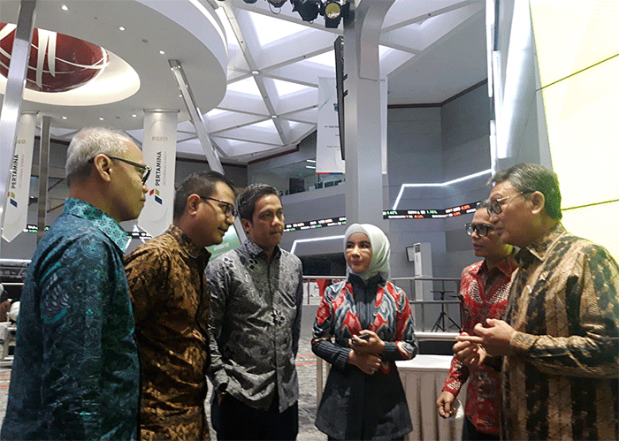 Pada hari ini telah resmi mencatatkan sahamnya untuk diperdagangkan di Papan Utama Bursa Efek Indonesia (“BEI”) dengan kode saham PGEO.