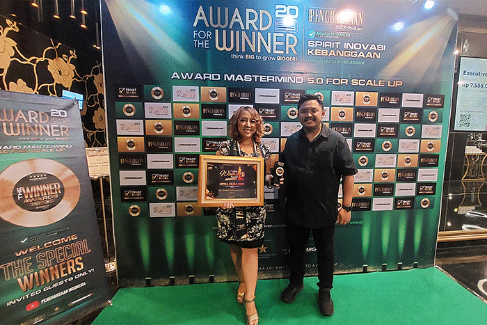 Indonesia The Winner Awards - Best Inspiring & Creativity Women Award 2023 Bersama Majalah Penghargaan Indonesia di Jakarta, Jumat (24/2/2023).