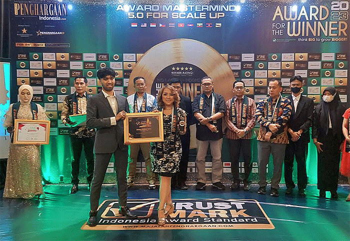 Indonesia The Winner Awards - Best Inspiring & Creativity Women Award 2023 Bersama Majalah Penghargaan Indonesia di Jakarta, Jumat (24/2/2023).