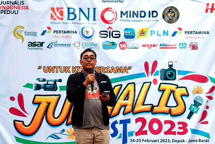 Wakil Ketua MPR RI, Jazilul Fawaid meninjau bazar ukm dalam rangkaian acara Jurnalis Fest 2023 di Taman Pemuda Pratama, Beji, Depok, Sabtu (25/2/2023).