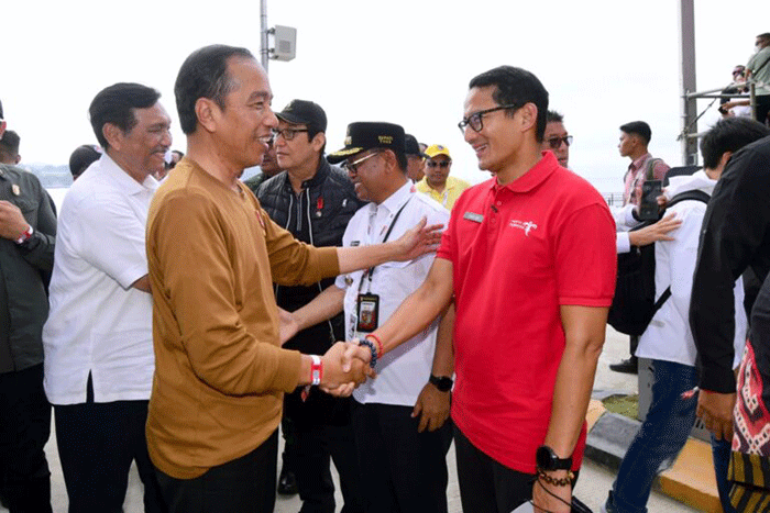 Masyarakat yang tinggal di sekitar Danau Toba boleh berbangga karena selain memiliki danau vulkanik terbesar di dunia yang menyajikan pemandangan indah.