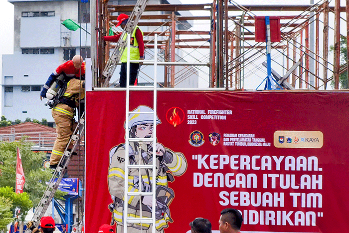 Peserta mengikuti Festival Keselamatan Kebakaran Tahun 2023  dalam rangka memperingati Hari Ulang Tahun (HUT) Pemadam Kebakaran dan Penyelamatan ke-104.