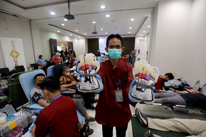 Executive Chairman MNC Group Hary Tanoesoedibjo saat meninjau acara kegiatan donor darah MNC Peduli.