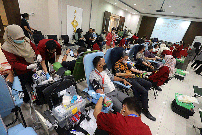 Executive Chairman MNC Group Hary Tanoesoedibjo saat meninjau acara kegiatan donor darah MNC Peduli.