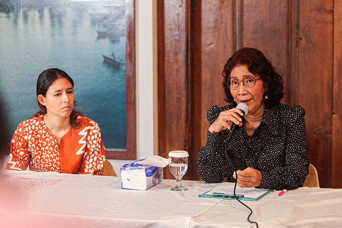 Founder PT ASI Pudjiastuti Aviation, Susi Pudjiastuti memberikan keterangan pers penyanderaan pilot di Susi Air di Jakarta, Rabu (1/3/2023).