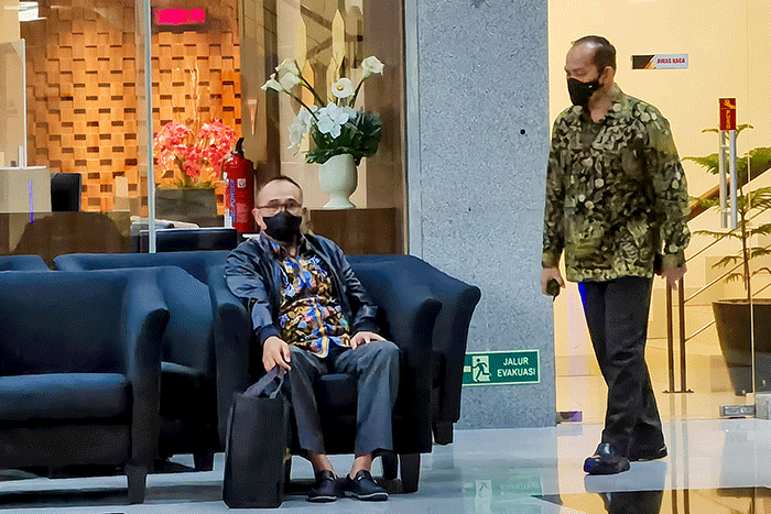 Mantan pejabat Ditjen Pajak Rafael Alun Trisambodo usai menjalani pemeriksaan terkait Laporan Harta Kekayaan Penyelenggara Negara.